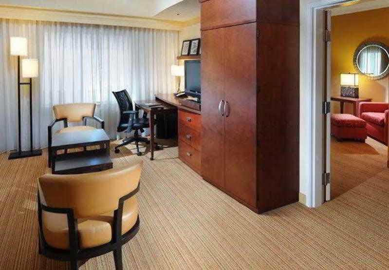Courtyard Marriott Houston Pearland Hotel Exterior photo